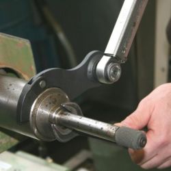 AMF 776Md-95-165 Gelenk-Hakenschlüssel mit Zapfen und Aufnahme für Drehmomentschlüssel