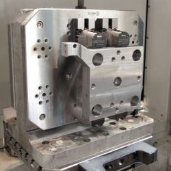 AMF 6498FT-M12x14 Basisplatte mit Nut